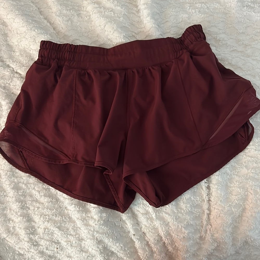 Lulu lemon hotty hot shorts size 8 - 2.5inch inseam